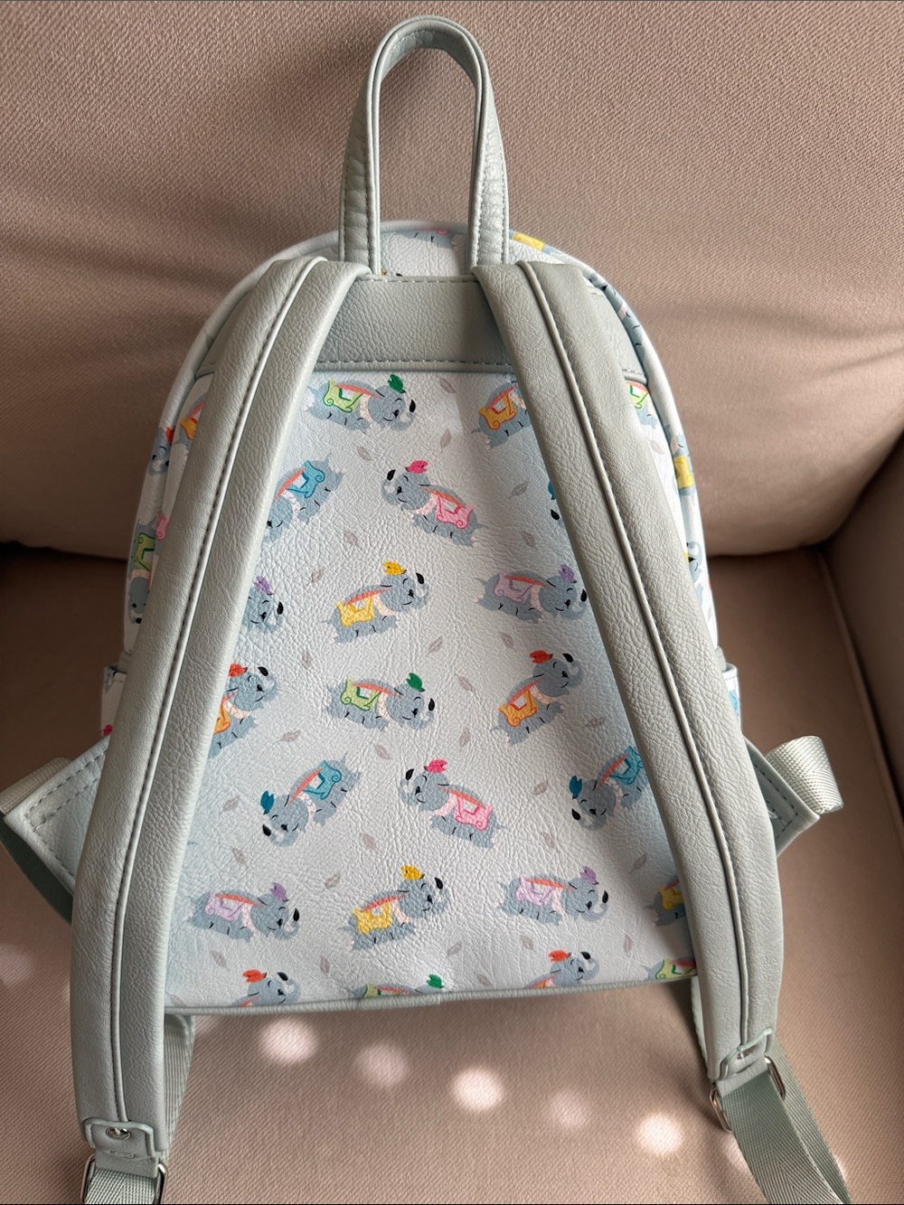 Dumbo Loungefly backpack - Picture 2 of 7